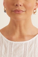 Mismatched Pearl Hoop Earring in Gold: additional image