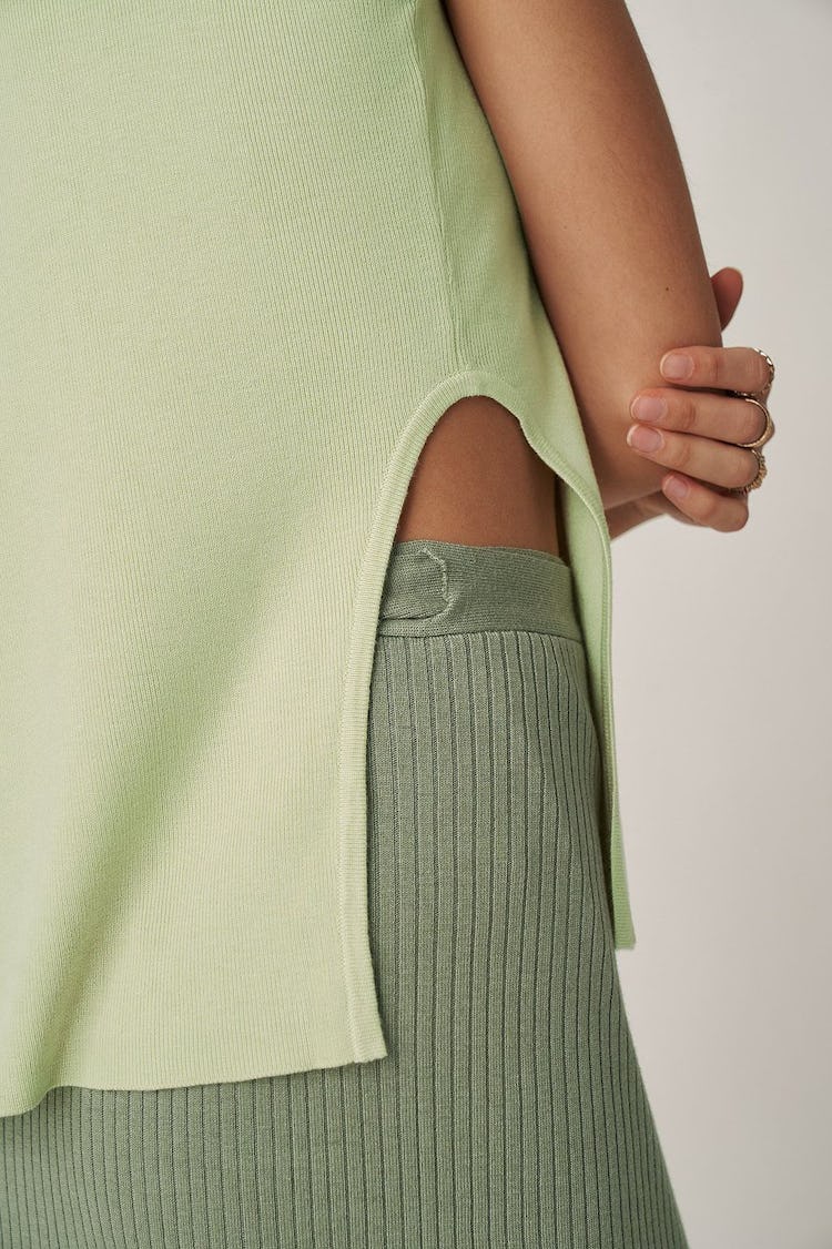 Cut Out Side Slit Sweater: additional image