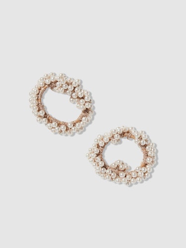 Ivory Pearl Scrunchies - 2 Each: additional image