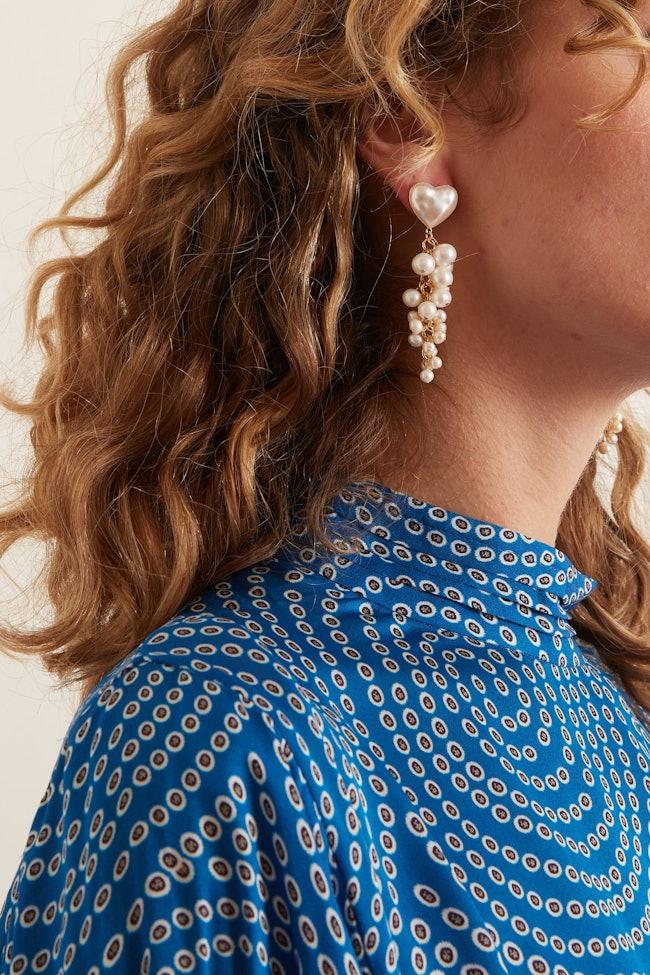 Tallulah Heart and Pearl Waterfall Earring in Pearl: additional image
