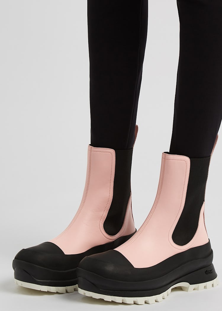 Trace light pink faux leather Chelsea boots: additional image