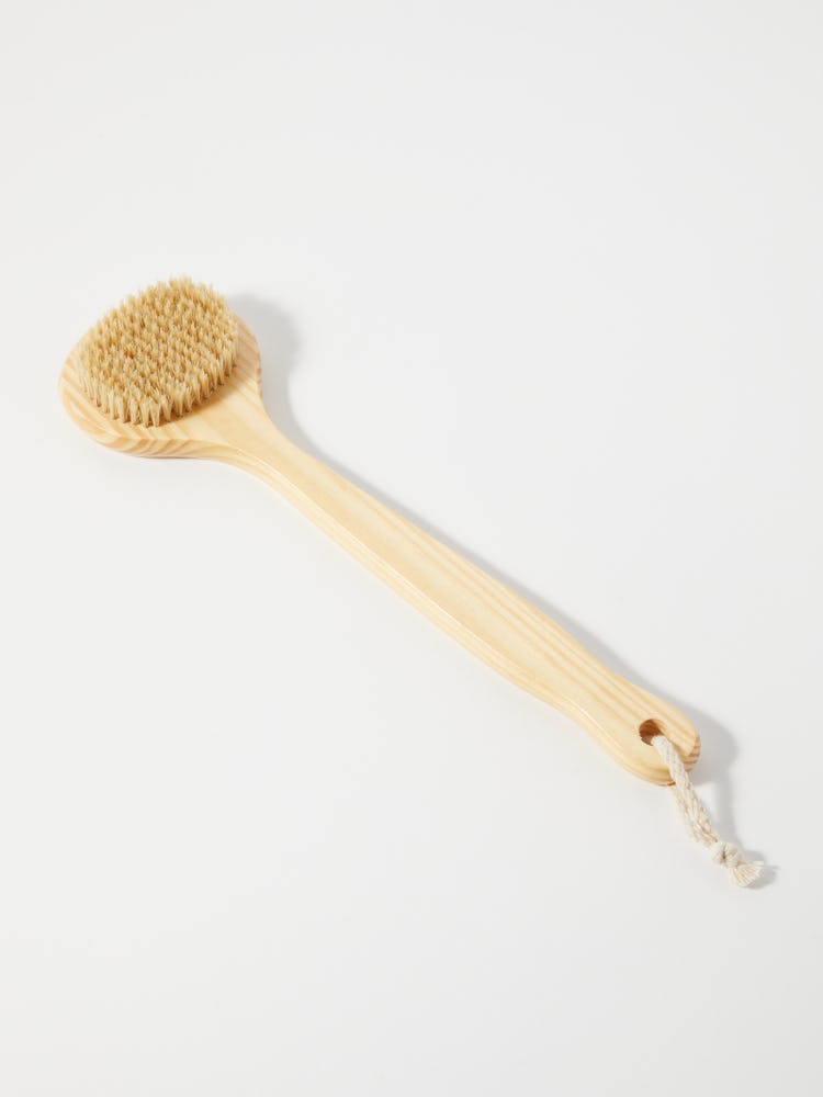 Cedar Long-Handle Bath Brush: additional image