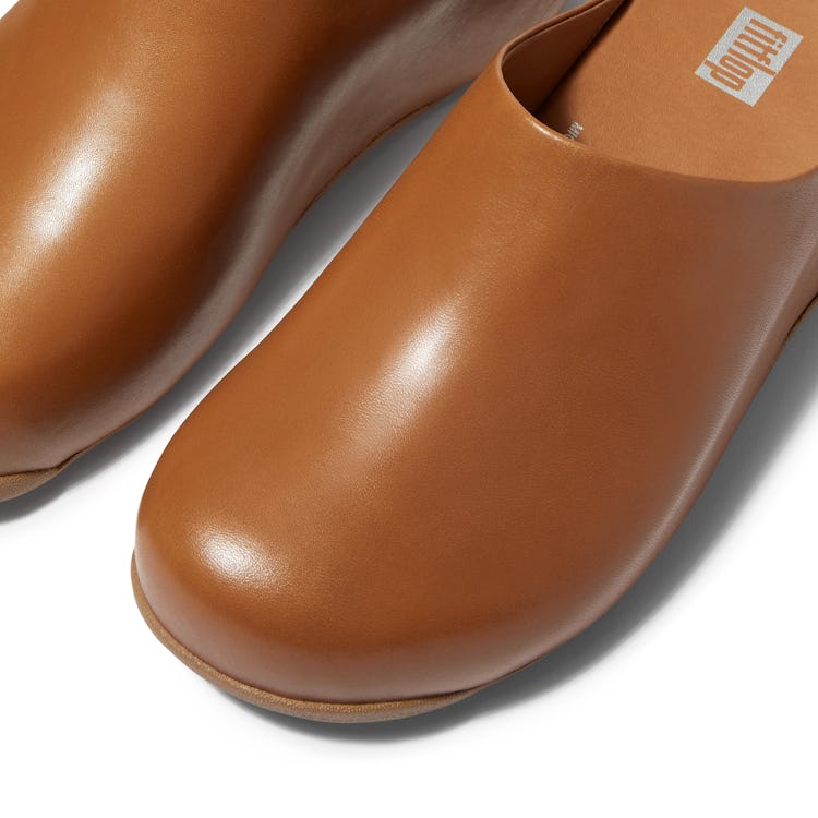 SHUV - Leather Clogs: additional image