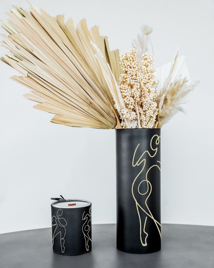 Black Carrie Vase: additional image