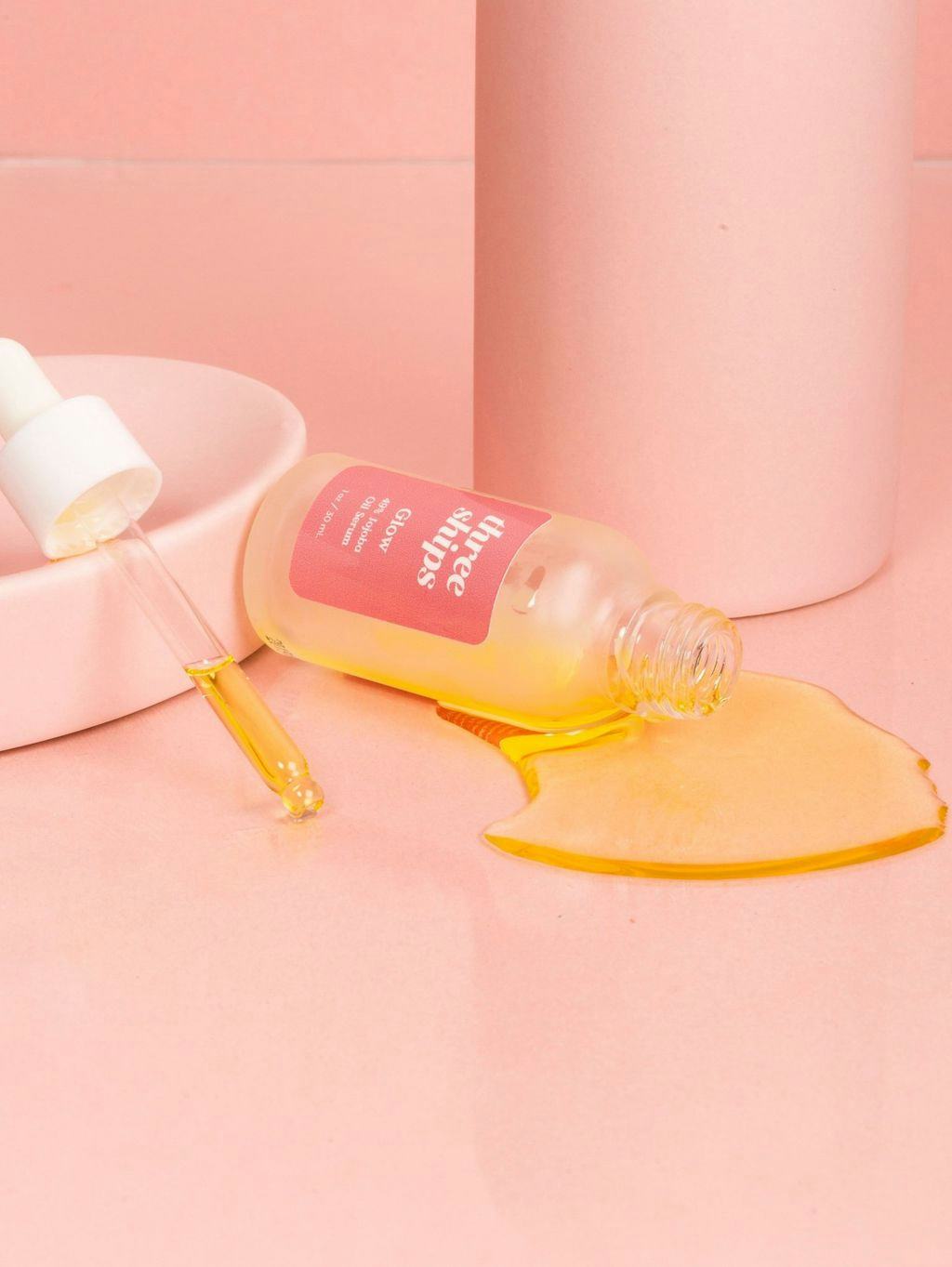 Glow 49% Jojoba Oil Serum: image 1