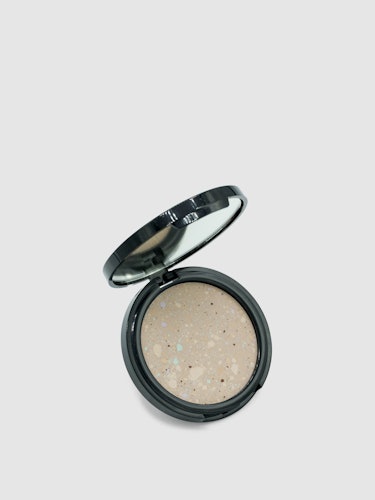 Couture Finish Powder Compact: image 1