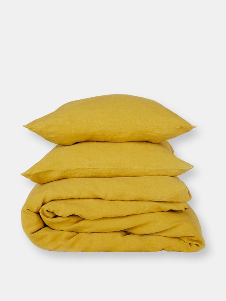 Simple Linen Bedding: image 1