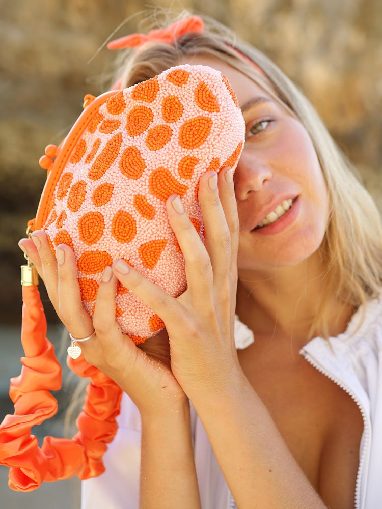 Arnoldi Peachpuff Hand-Beaded Clutch In Orange & Peach: additional image