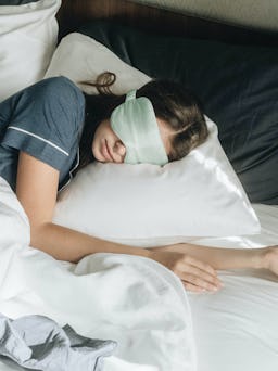 Eucalyptus Silk Tencel Sleep Mask: additional image