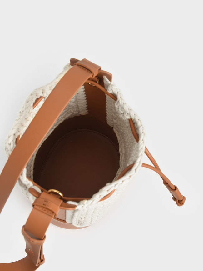 Crochet Drawstring Bucket Bag - Cognac: additional image