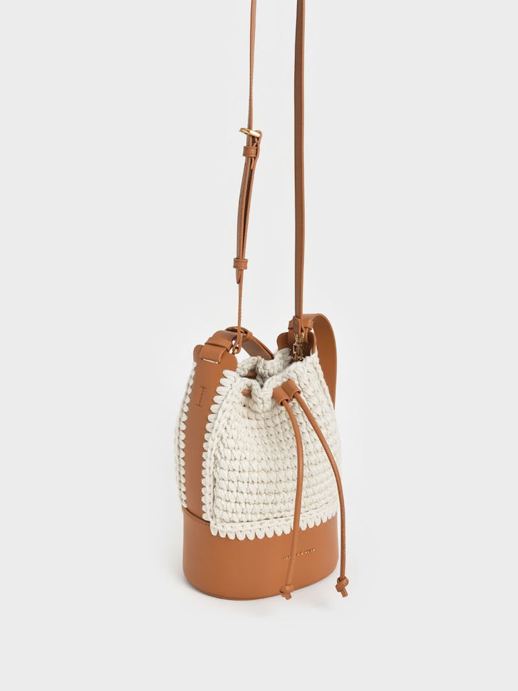 Crochet Drawstring Bucket Bag - Cognac: additional image