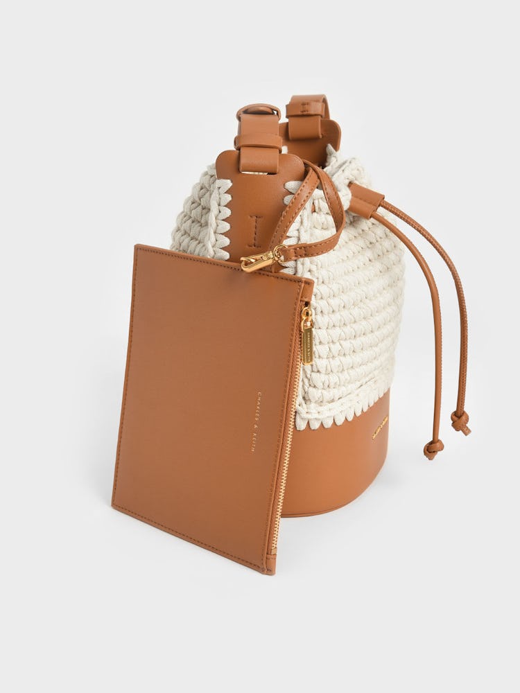 Crochet Drawstring Bucket Bag - Cognac: additional image