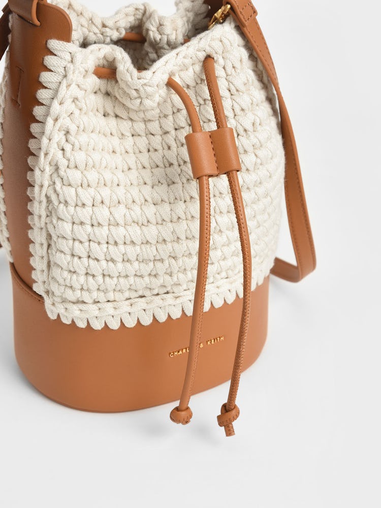 Crochet Drawstring Bucket Bag - Cognac: additional image