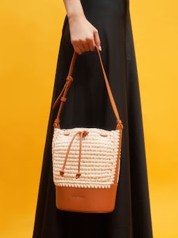 Crochet Drawstring Bucket Bag - Cognac: additional image