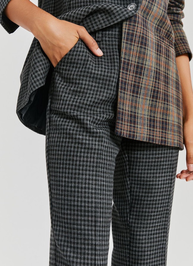 Plaid Cropped Trousers: additional image