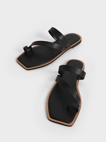 Toe Ring Strappy Slide Sandals - Black: additional image