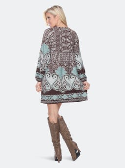 Naarah Embroidered Sweater Dress: additional image