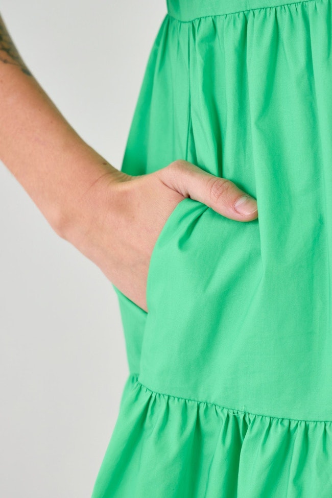 Scallop Detail Mini Dress: additional image