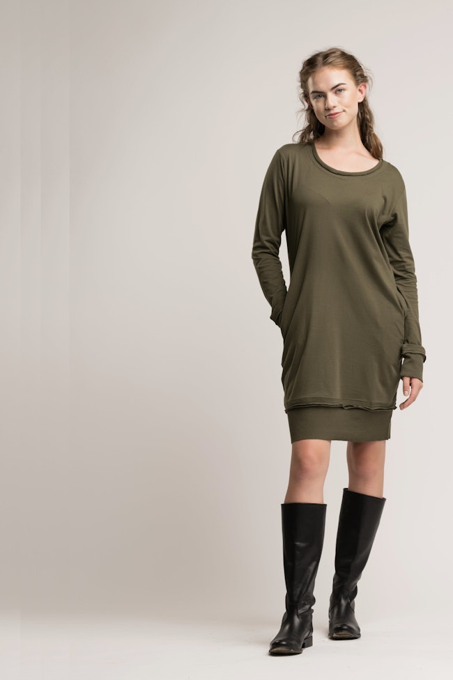 The Everyday Long Sleeve Pocket Dress: additional image