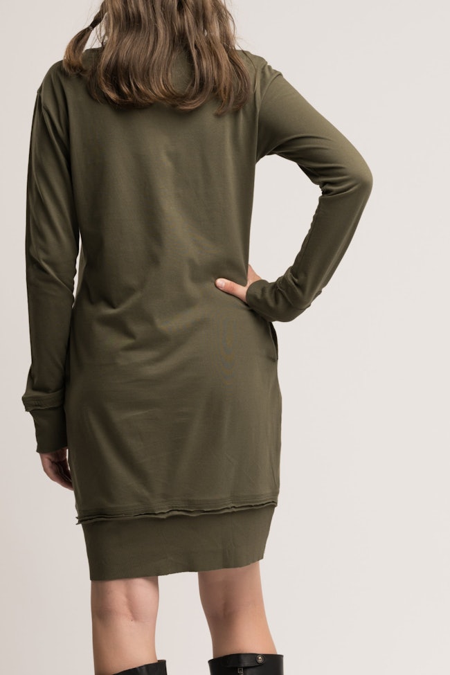 The Everyday Long Sleeve Pocket Dress: additional image