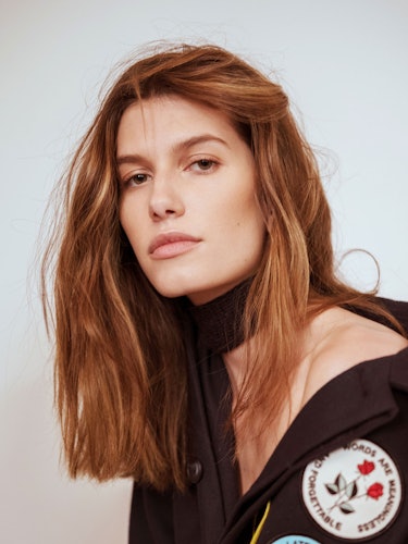 Rose Gilroy, Rene Russo’s Daughter, Is Giving Modeling a Go (Just Like Mom)