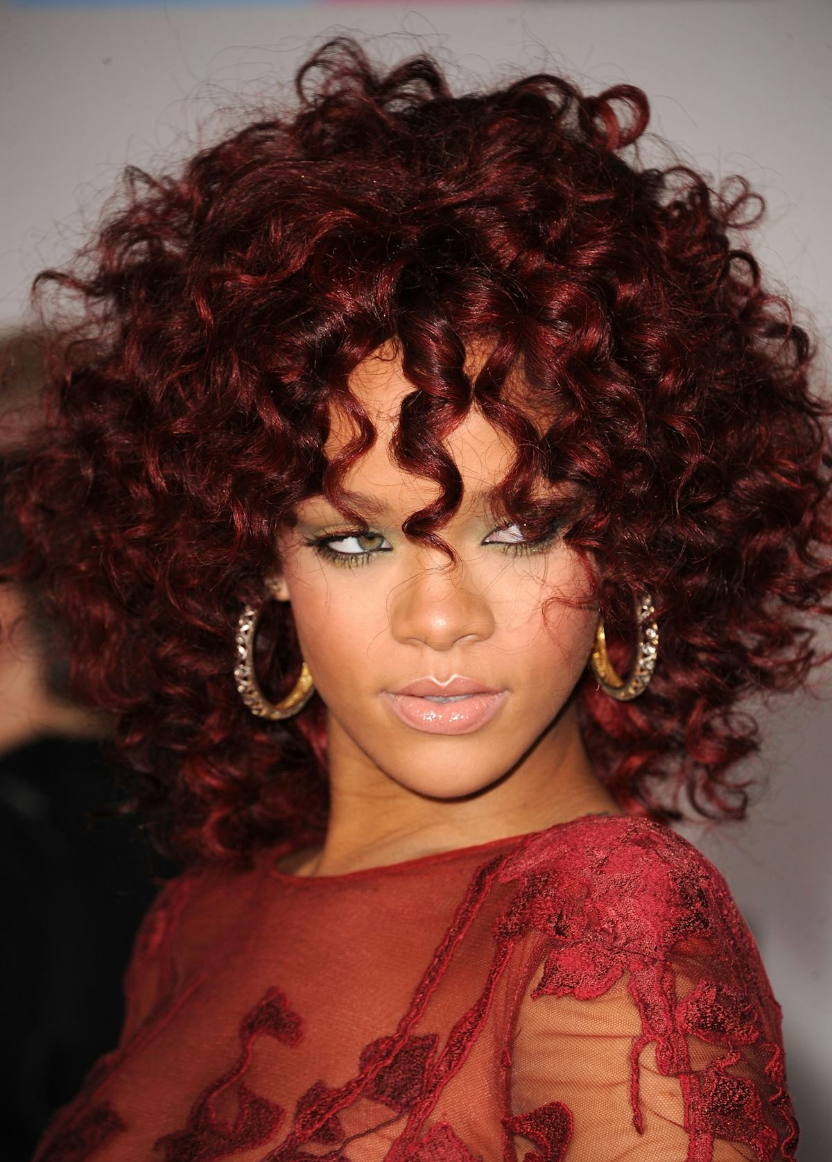 Rihanna S Most Daring Hairstyles Of All Time From An Angular Bob To Long Blue Waves