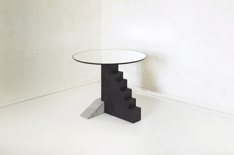 round staircase table 002.jpg