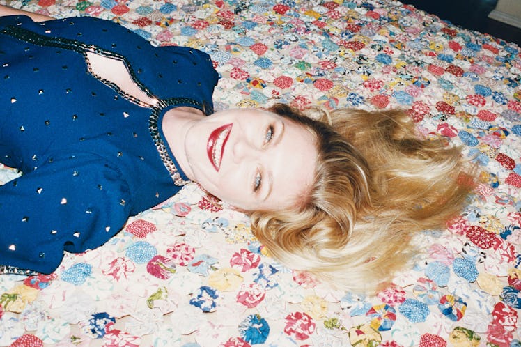 kirsten-dunst-bed.jpg