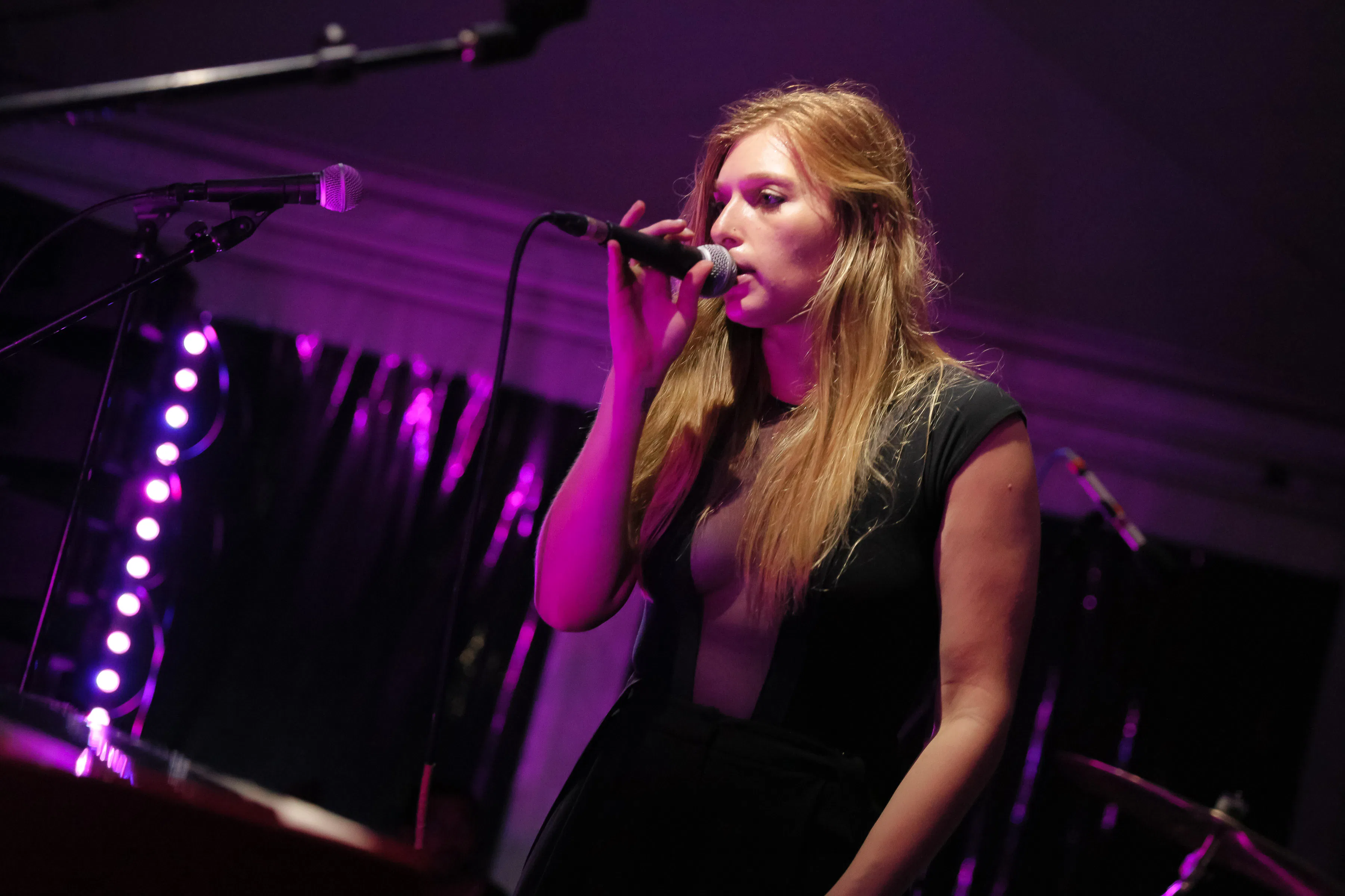 Indie Musician Vérité Stands out in the Hamptons Crowd