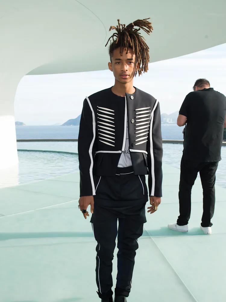 Met Gala 2017 Jaden Smith Hit The Red Carpet Carrying His Own Hair met-gala-2017-jaden-smith-hit-the-red-carpet-carrying-his-own-hair