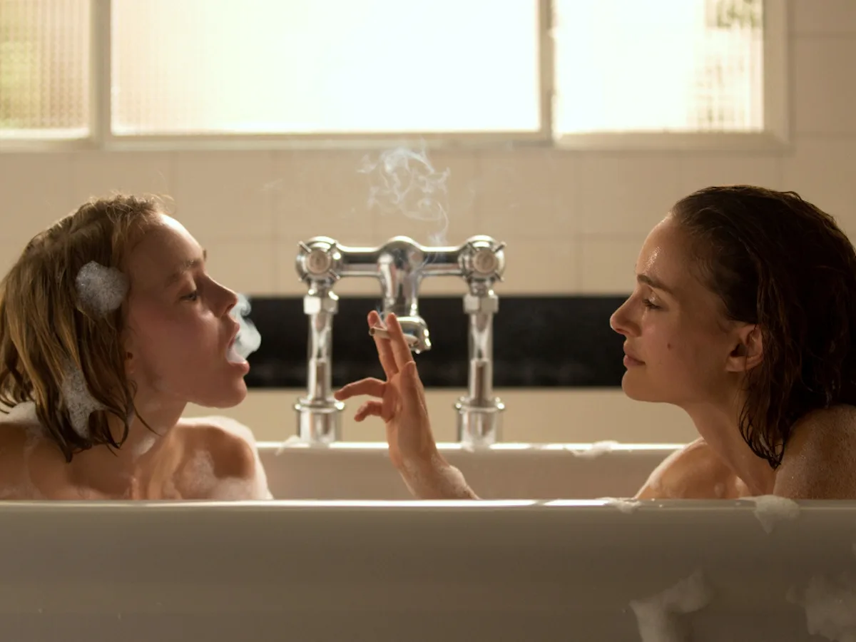 does natalie portman smoke cigarettes Natalie Portman and Lily-Rose Depp Share a Cigarette in a Bathtub in the Planetarium Trailer does natalie portman smoke cigarettes Natalie Portman and Lily-Rose Depp Share a Cigarette in a Bathtub in the Planetarium Trailer