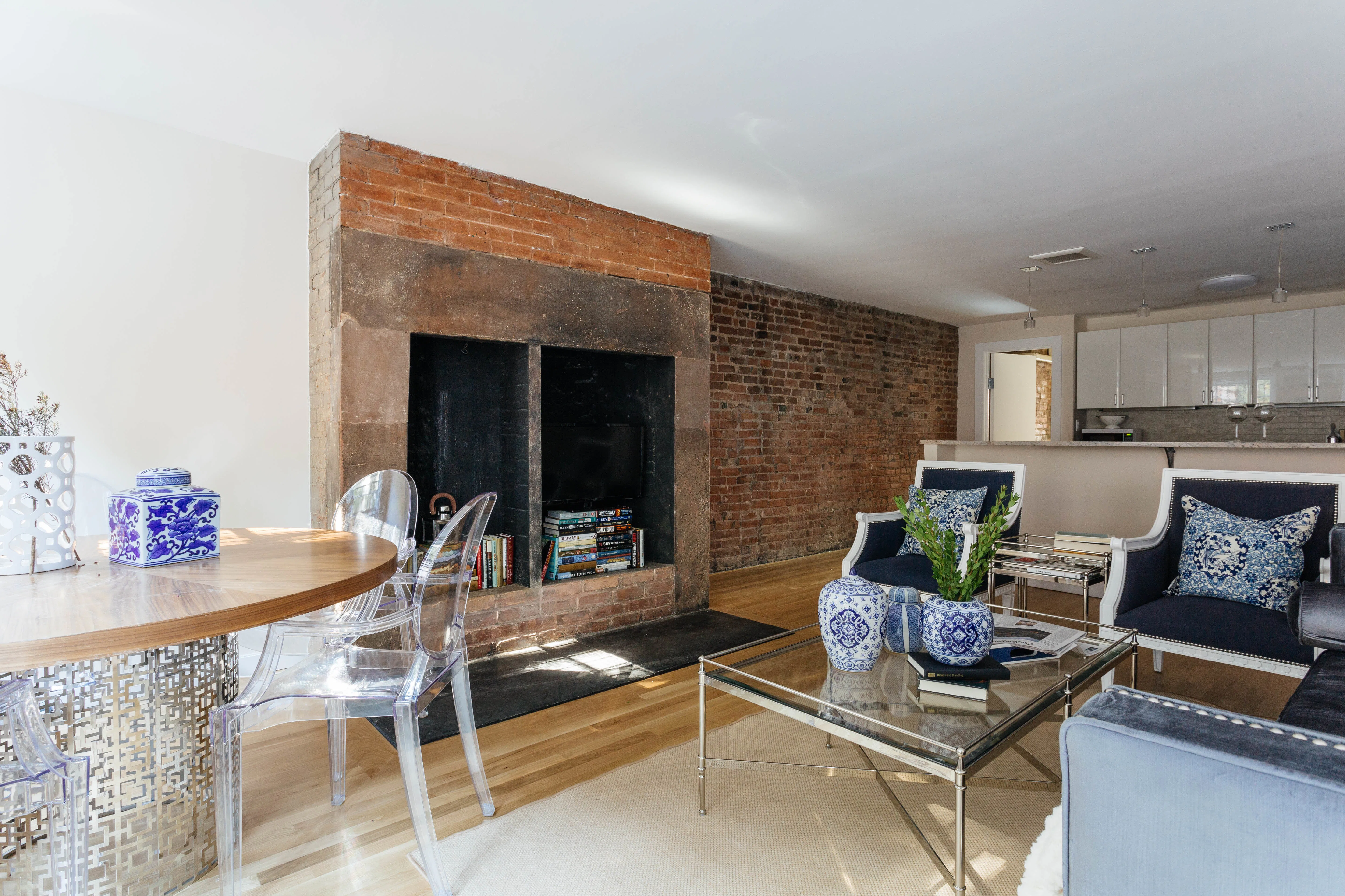 Stunning OneFineStay Homes Where Designers and Bloggers Crash During ...