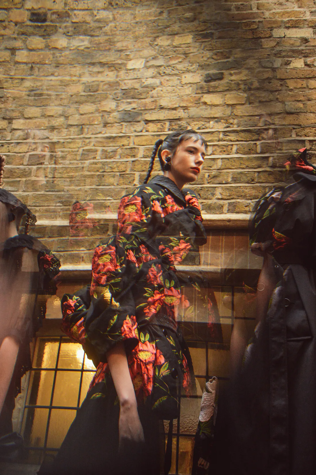 Simone Rocha Dreams Up an Ethereal, Gothic Woman for Spring 2017