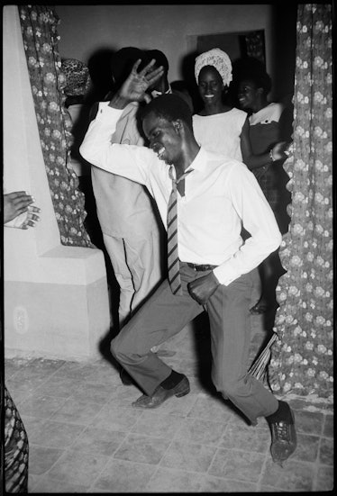 Malick Sidibé, Danseur Meringué, 1964 (c) Malick Sidibé. Courtesy Galerie MAGNIN-A, Paris.jpg