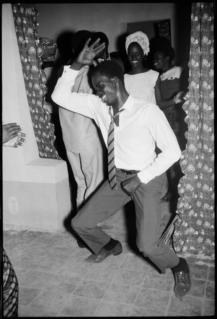 Malick Sidibé, Danseur Meringué, 1964 (c) Malick Sidibé. Courtesy Galerie MAGNIN-A, Paris.jpg