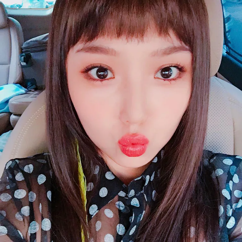Model Min Song These Are Seoul Fashion Week’s It Girls and Boys to Follow on Instagram
