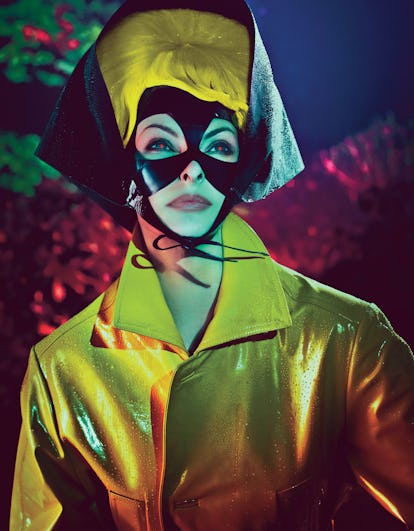 4-wmag-linda-evangelista-steven-klein-superhero-06-v.jpg