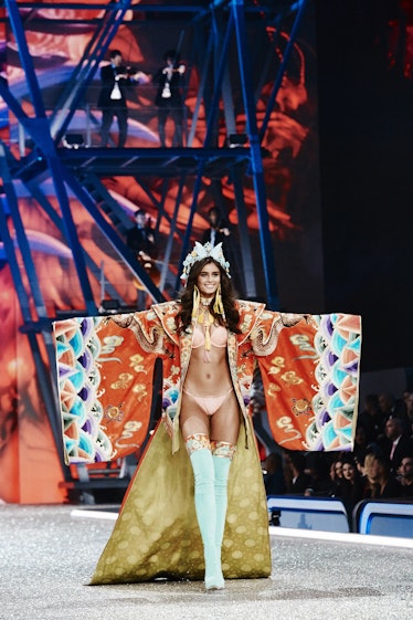 Taylor Hill in peach underwear and an orange-green kimono t the 2016 Victoria’s Secret Fashion Show