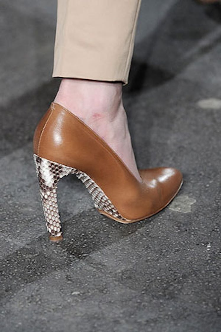 acss_runway_shoes_03_v.jpg