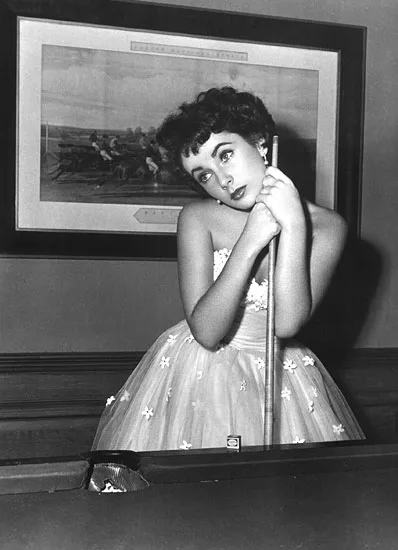 elizabeth taylor red carpet dresses In Memory Of Elizabeth Taylor: The Screen Legend's 8 Greatest Style Moments