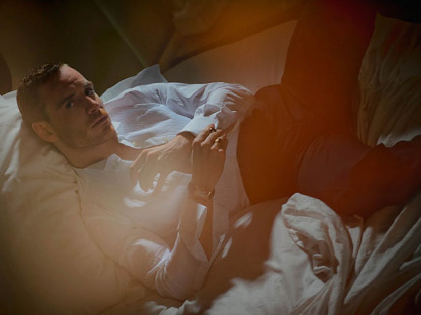 cess-michael-fassbender-striptease-01-h.jpg