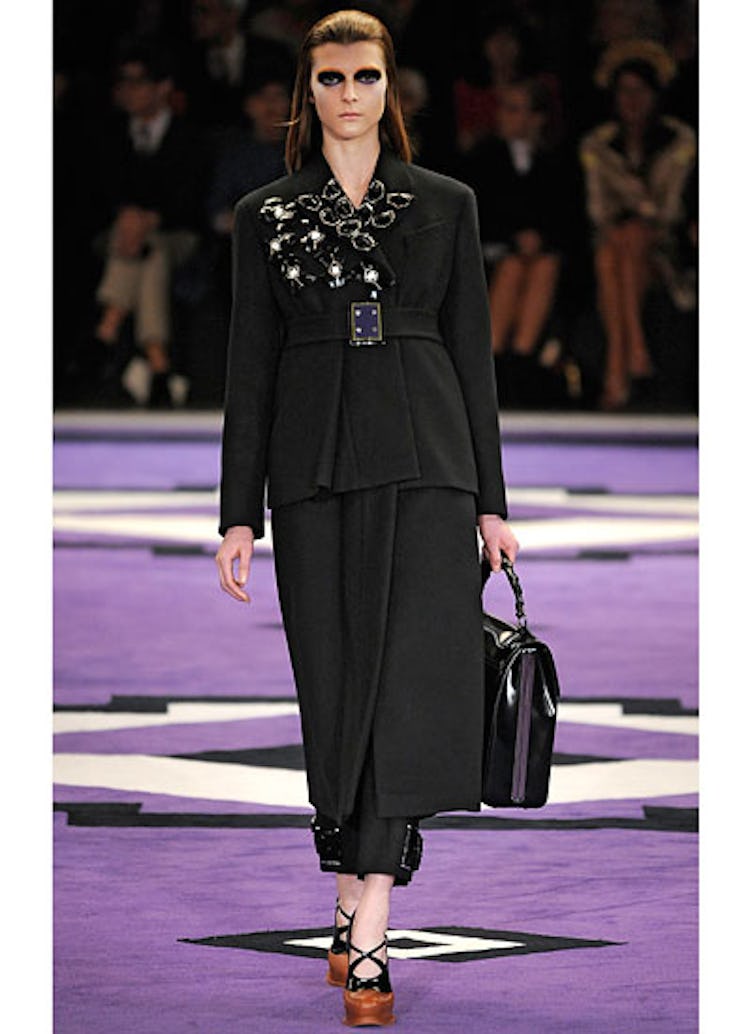 fass-prada-fall-2012-runway-02-v.jpg