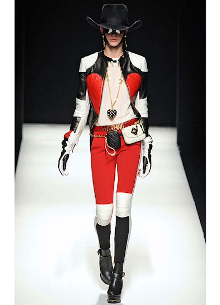 fass-moschino-fall-2012-runway-03-v.jpg