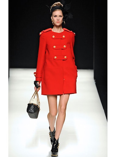 fass-moschino-fall-2012-runway-13-v.jpg