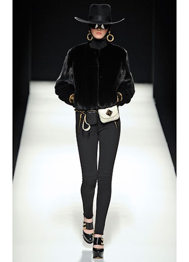 fass-moschino-fall-2012-runway-22-v.jpg