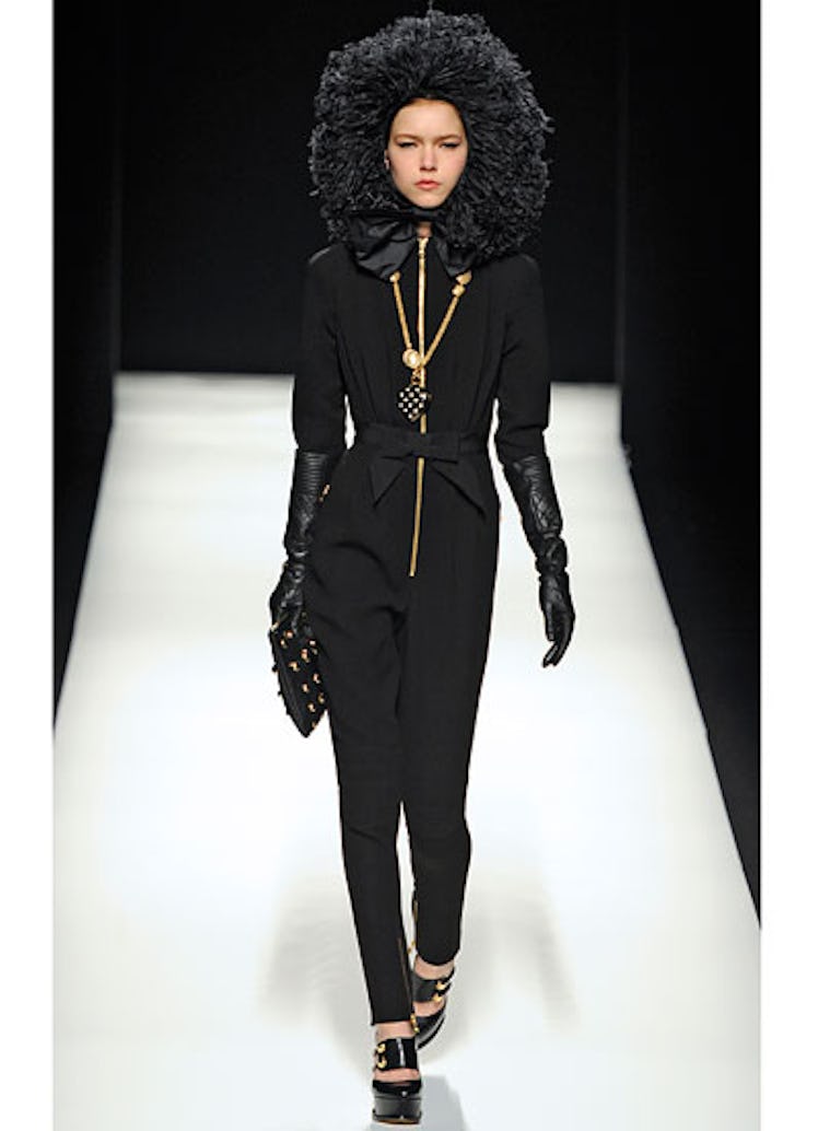 fass-moschino-fall-2012-runway-27-v.jpg