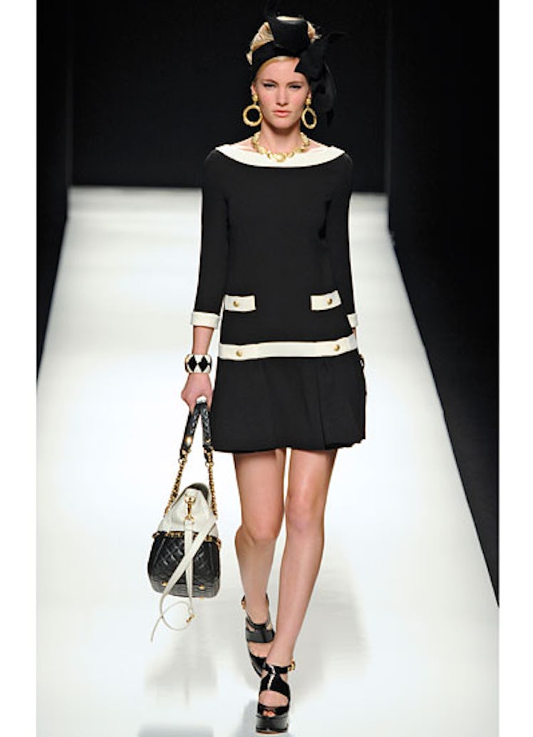 fass-moschino-fall-2012-runway-31-v.jpg