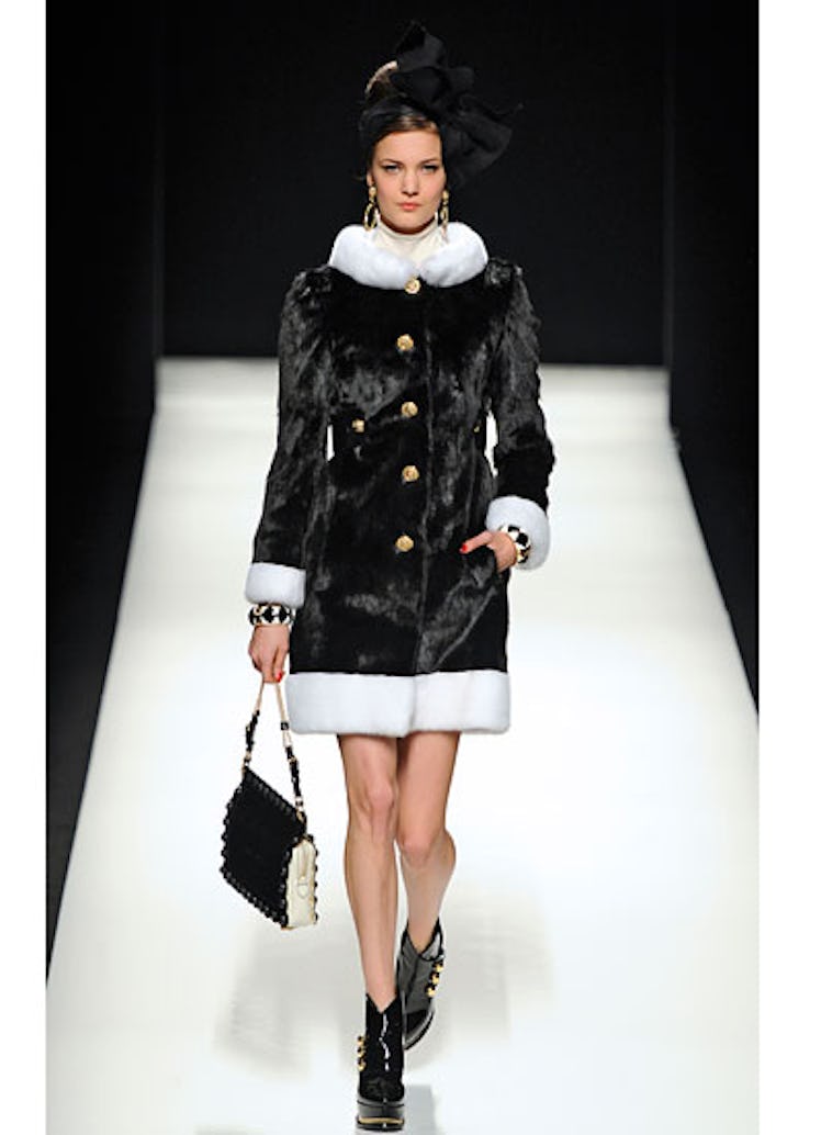 fass-moschino-fall-2012-runway-34-v.jpg