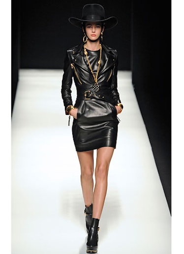 fass-moschino-fall-2012-runway-39-v.jpg