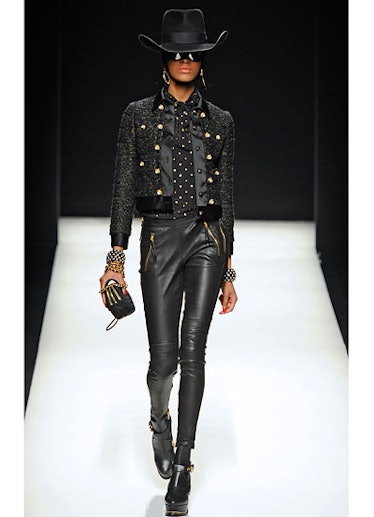 fass-moschino-fall-2012-runway-37-v.jpg